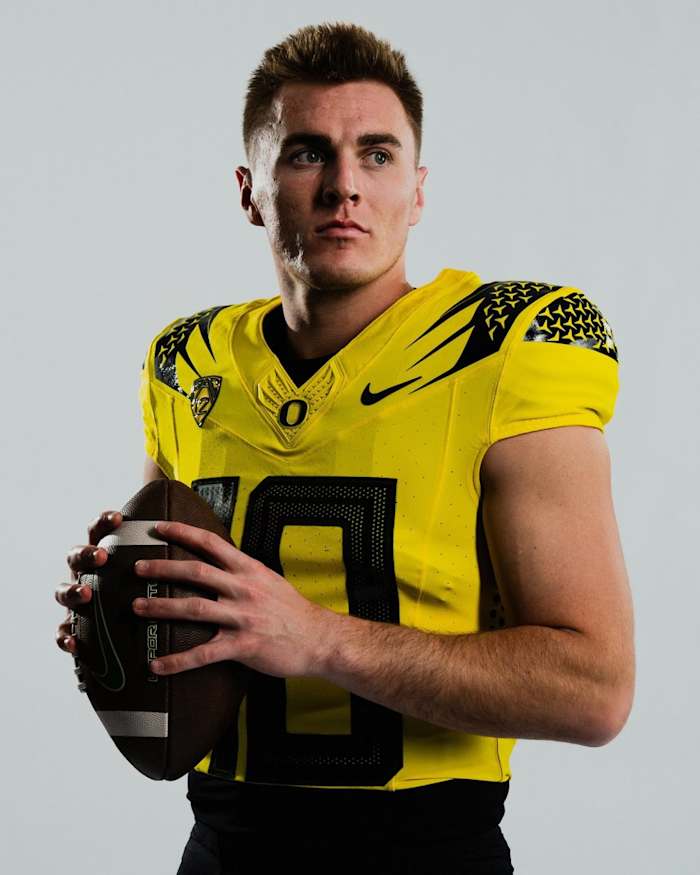 Oregon vs. USC Uniforms 4